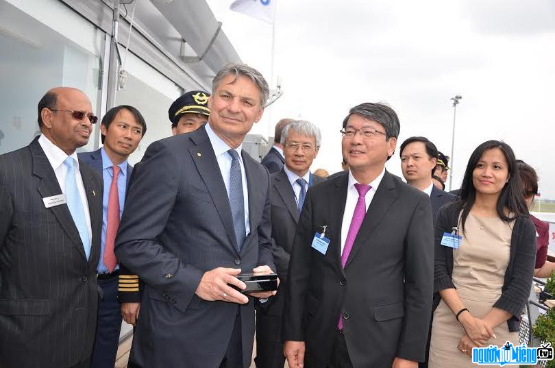 Ông Phạm Ngọc Minh và ông Raymond Conner-Phó Chủ tịch tập đoàn Boeing