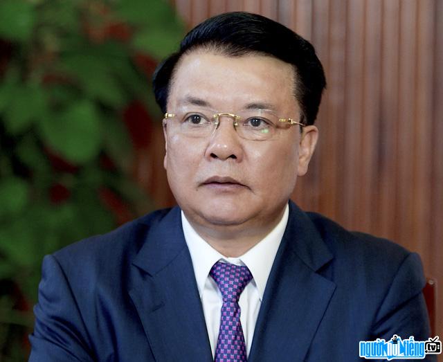 Another picture of Minister of Finance Dinh Tien Dung