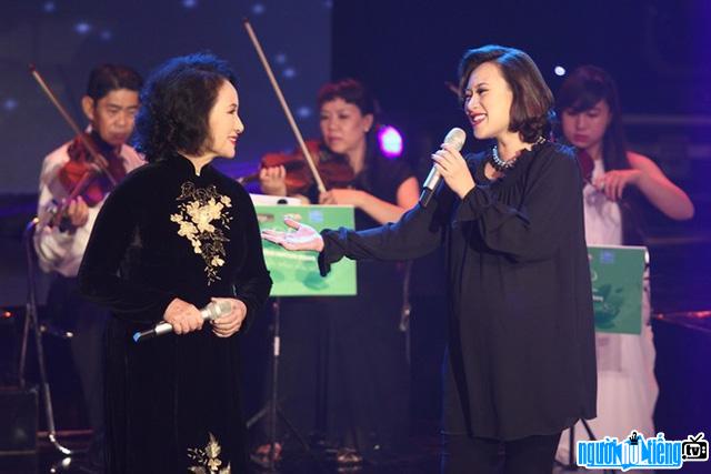 Ca sĩ Vũ Dậu cùng với cô con gái ca sĩ Khánh Linh