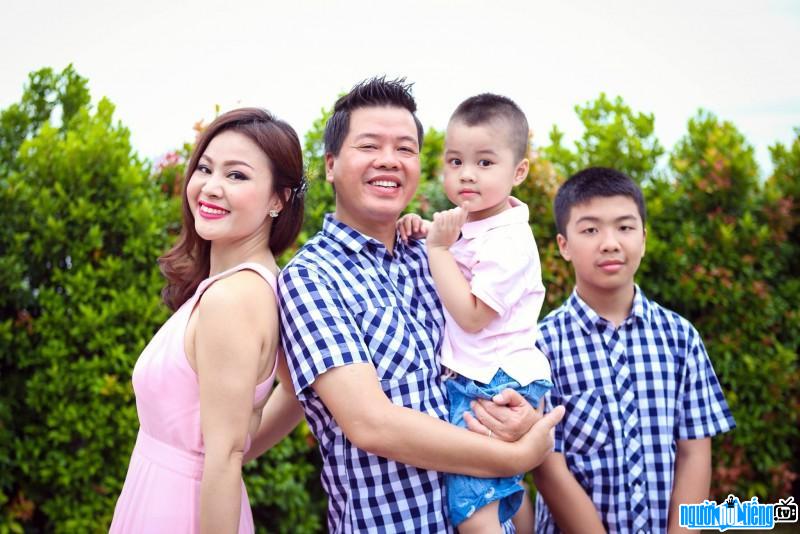 Gia đình nhỏ của ca sĩ Đăng Dương