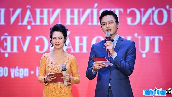  MC Huu Bang and MC Thuy Hang hosted an event at an event