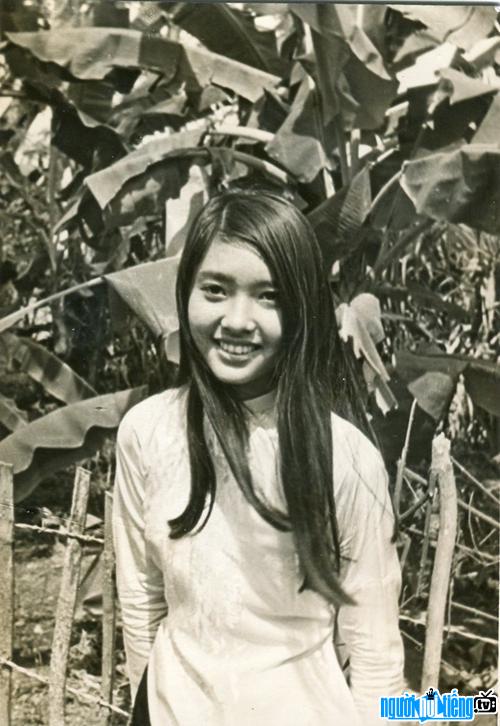  Famous singer Hoa Mi in her youth