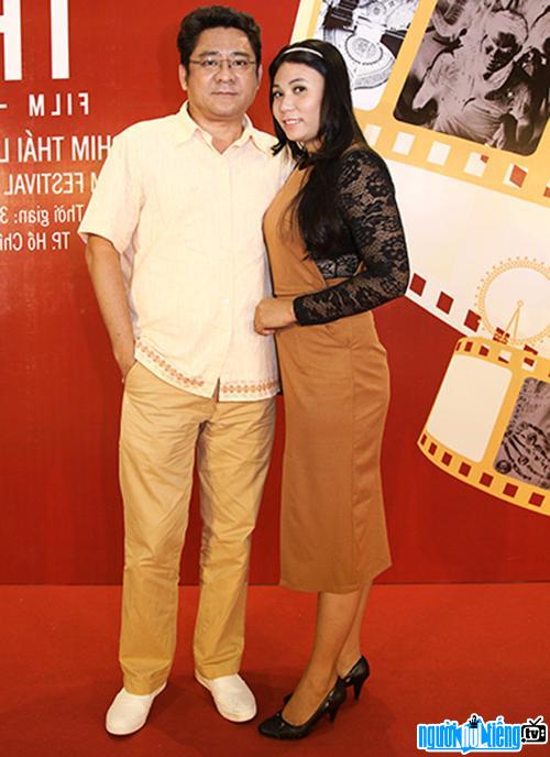 Huỳnh Anh Tuấn và người vợ của mình trong một sự kiện gần đây