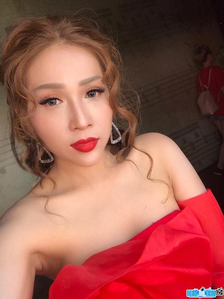  Picture of actor Kha Nhu Sexy with cup dress