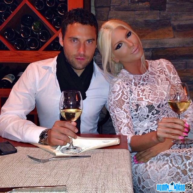 Duko Tošić beside his beautiful and hot wife