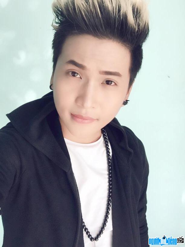 The latest image of singer Tuan KC