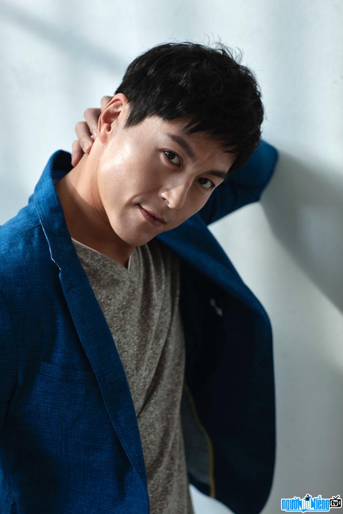 A new image of actor Ryu Soo-young