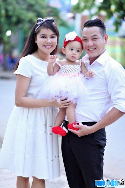  The happy family of Director Quyen Loc