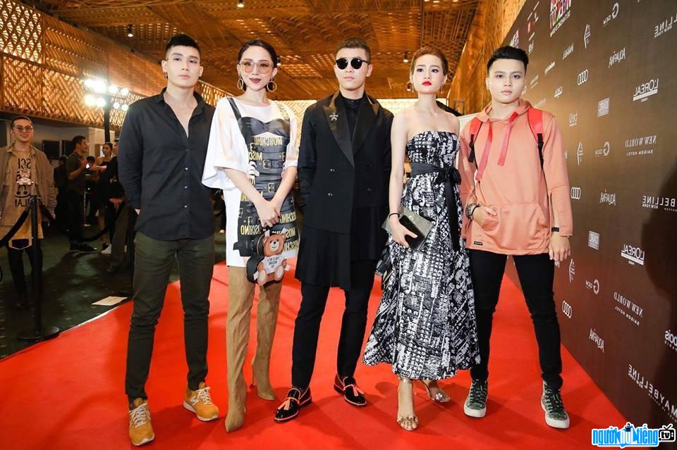 Singer Hien Ho with other students of singer Toc Tien at The Voice