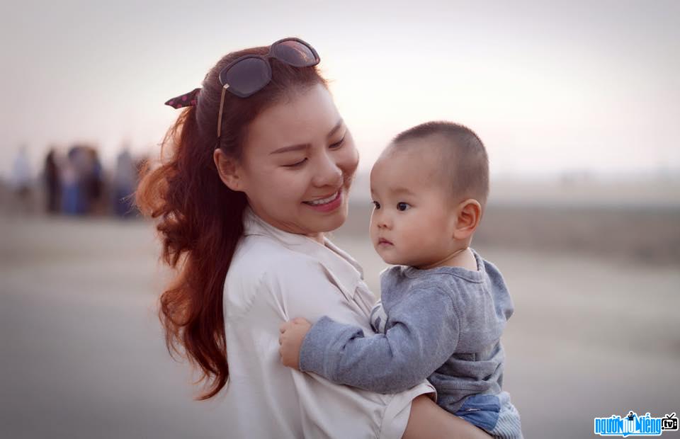  Singer Ky Phuong Uyen with her lovely son