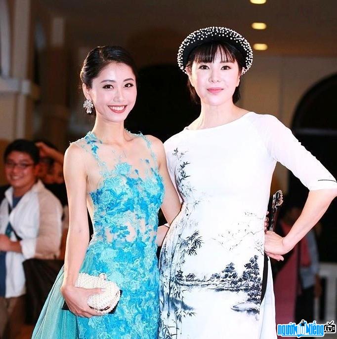  MC Vu Kim Anh with her teacher Lydia Park