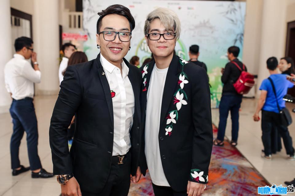 Nhạc sĩ Nguyễn Hoàng Duy cùng với ca sĩ Bùi Anh Tuấn