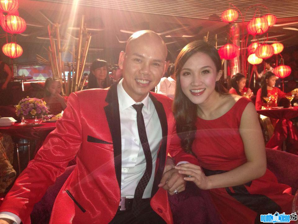 Singer Thai Ngoc Bich with her husband - singer Phan Dinh Tung at a recent event