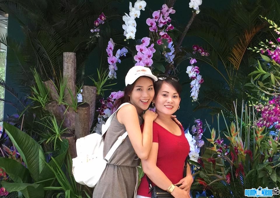  Phuong Titi with her mother
