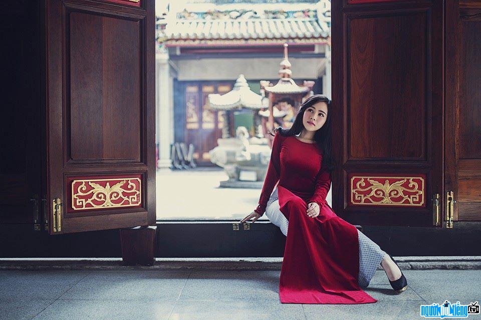 Truong Phuong is beautiful and gentle in ao dai