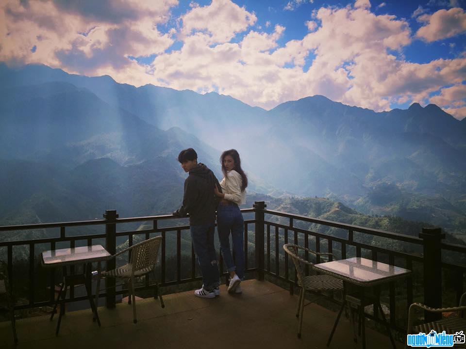  Photo of actor Vu Khang and his girlfriend Ngoc Mint traveling