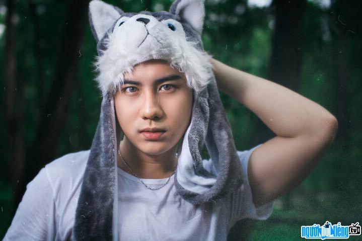 Actor Hanty Nguyen transforms into a handsome fox guy