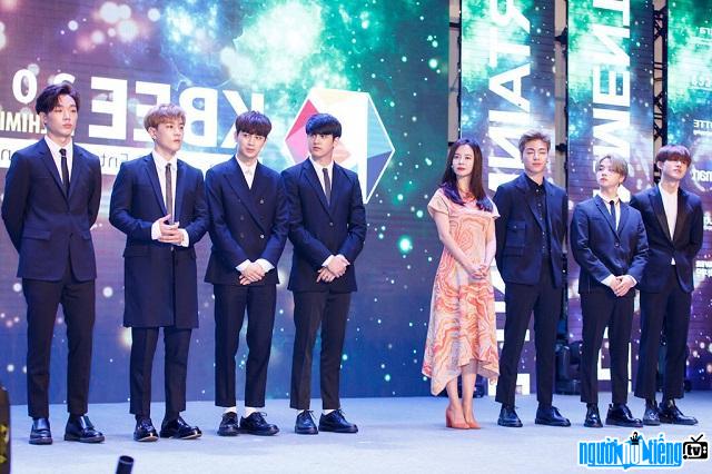 Nhóm nhạc iKON và Song Ji Hyo tham dự sự kiện tại Việt Nam
