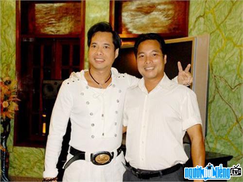  Singer Ngoc Hai with his brother - singer Ngoc Son