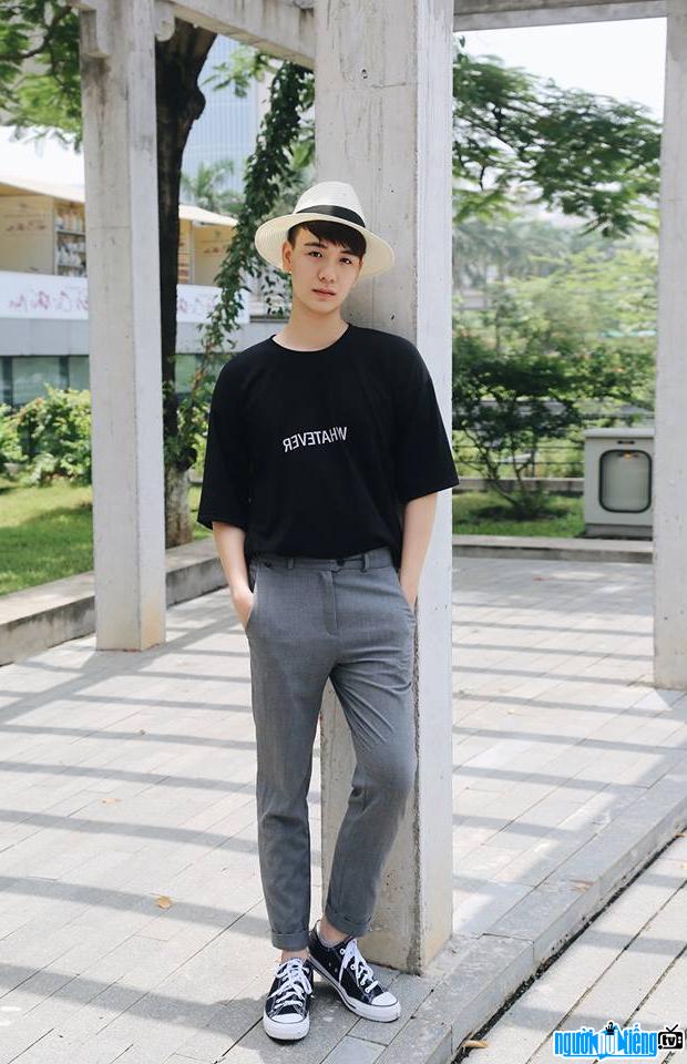Phong cách thời trang đầy cá tính của hot boy Nguyễn Đình Quang