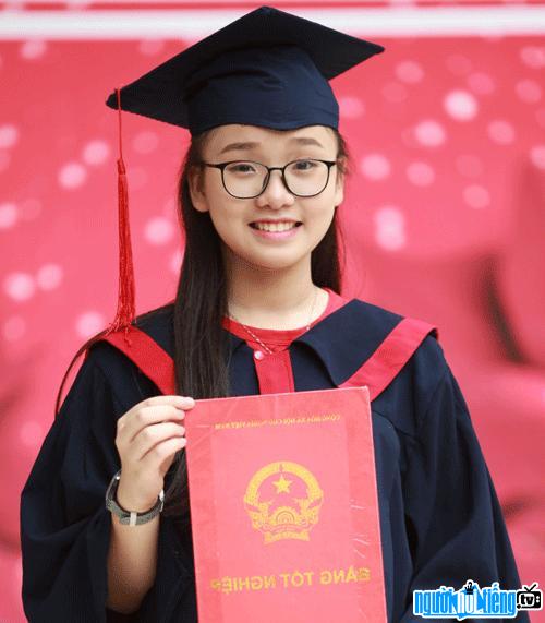 Latest picture of a good female student Vu Nam Trang Linh
