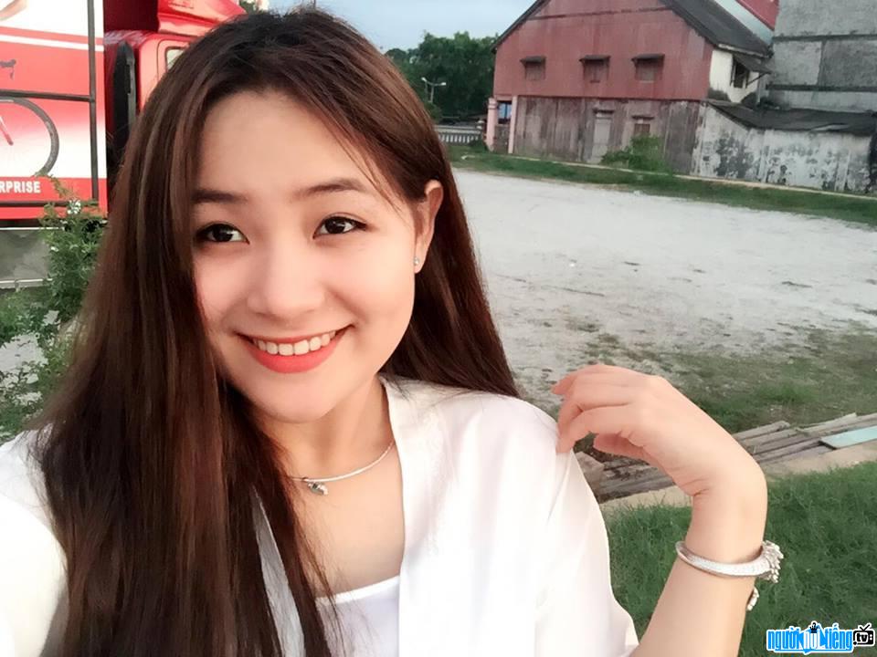 Vẻ đẹp rạng ngời của Vlogger Huỳnh Phụng