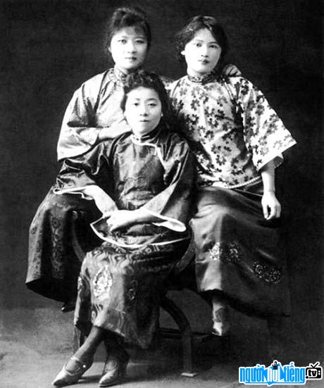 Bức ảnh ba chị em họ Tống