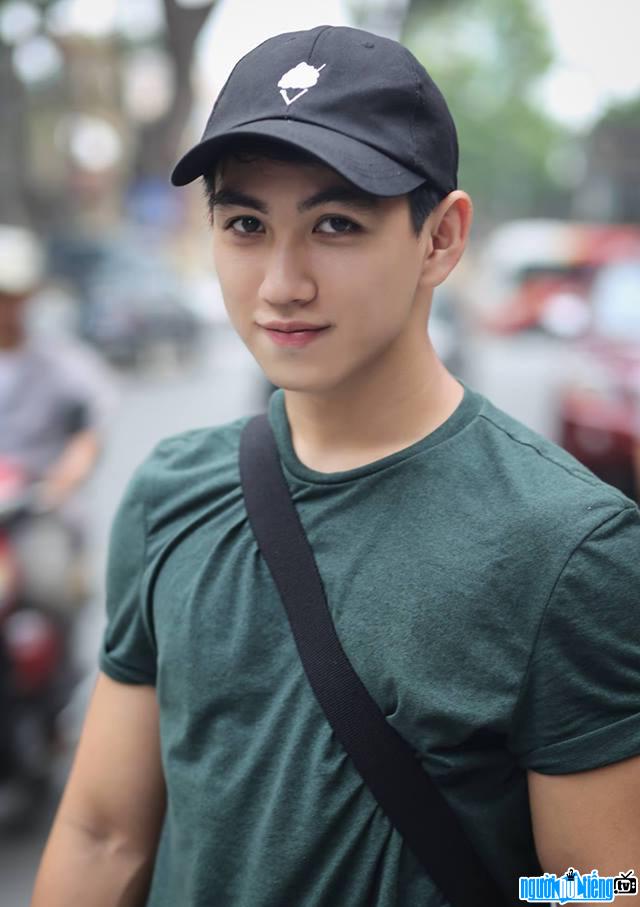  The handsome look of hot boy Ngoc Lam