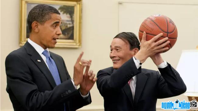 Bức ảnh chính trị gia Vương Kỳ Sơn và cựu Tổng thống Mỹ Obama