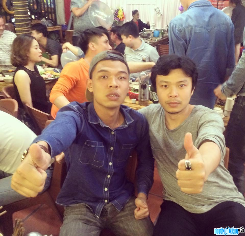 Ca sĩ Việt Johan và diễn viên Trung Ruồi