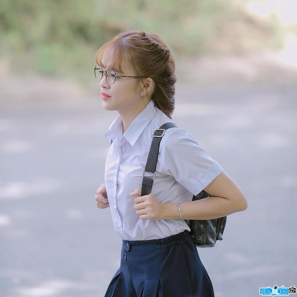  Picture of actress Phung Thien Trang transformed into a pure innocent schoolgirl
