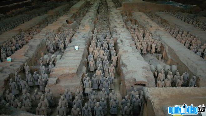  Photo of the mausoleum built by King Qin Shi Huang