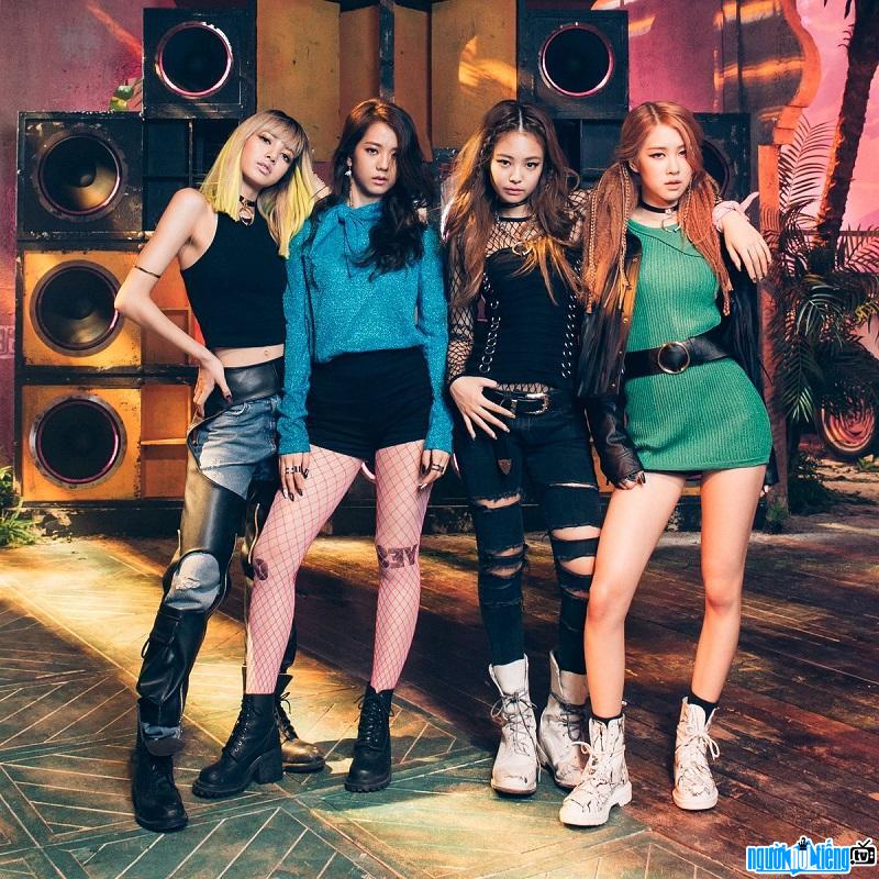  Black Pink group is not only beautiful but also very talented