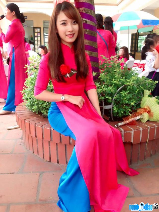  Picture of teacher Bui Thuy Ngan on a school holiday