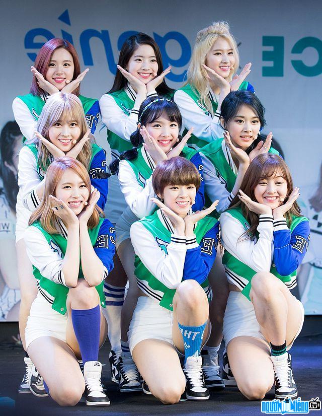  TWICE group consists of 9 talented members