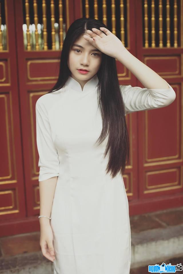  Nguyen Bui Nam Phuong is a hot girl in Saigon causing a fever in the online community