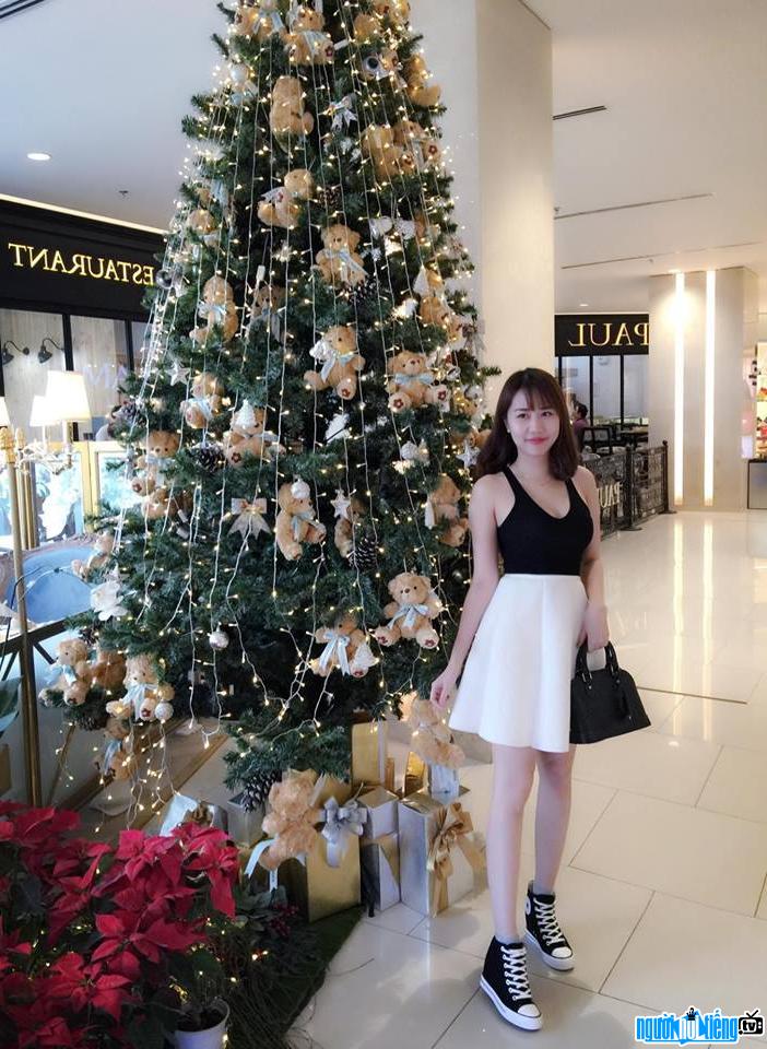 Hot girl Nu Pham by the Christmas tree