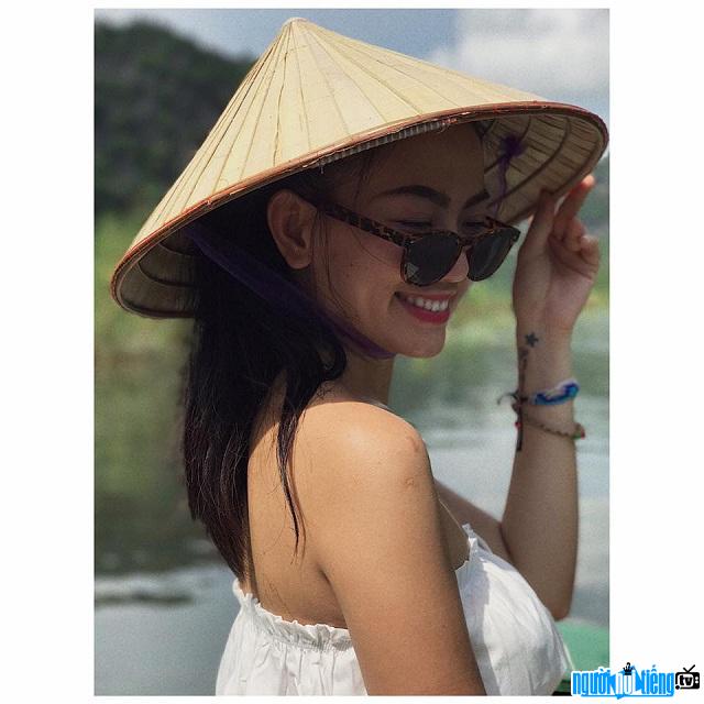  Cococheoli Phuong Anh has an attractive cleft chin smile