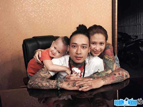  The happy family of tattoo artist Vu Ngoc Tan