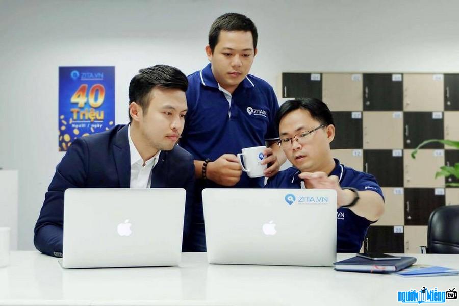  Le Dang Khoa and the start-up program