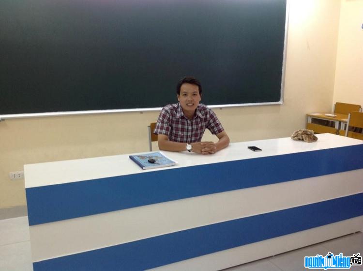 Giáo viên Đặng Việt Hùng có kinh nghiệm trong luyện thi Đại học