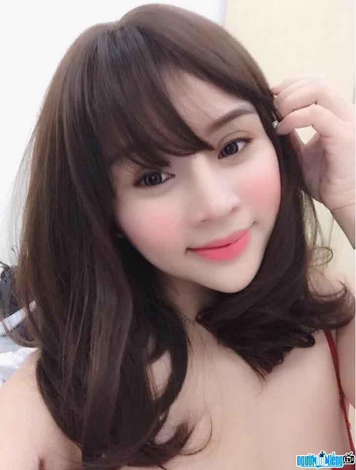  Hot girl Ta Thu Trang publicizes the cosmetic process
