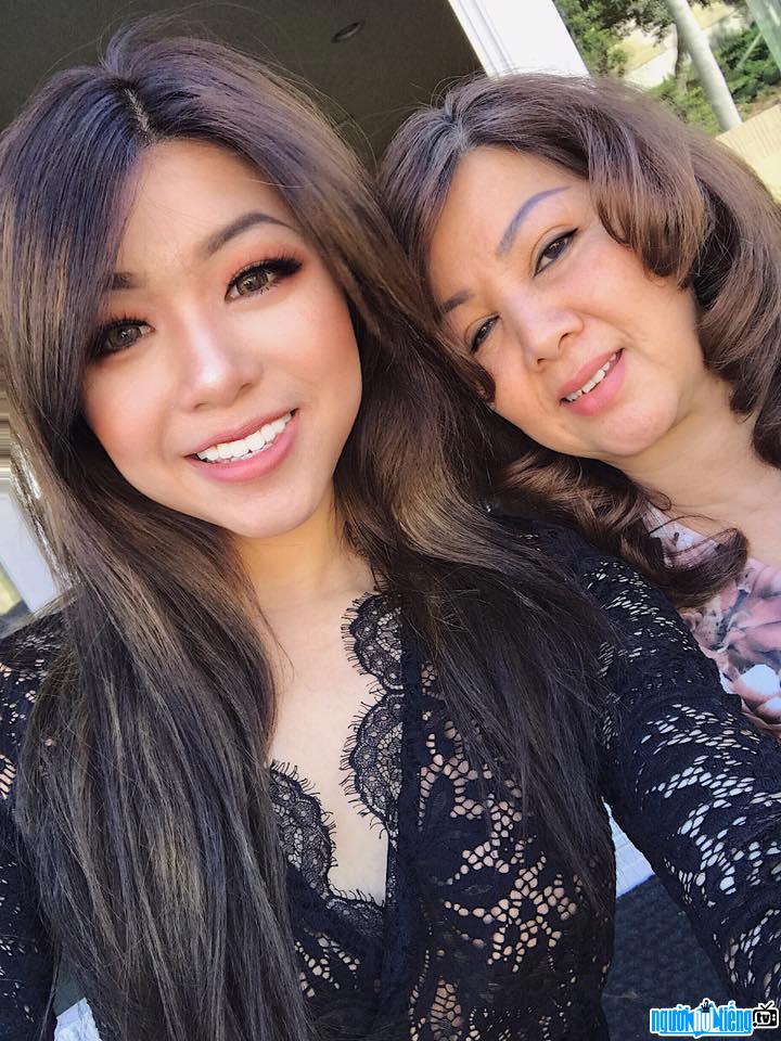  Picture of Jillian Nguyen and her mother