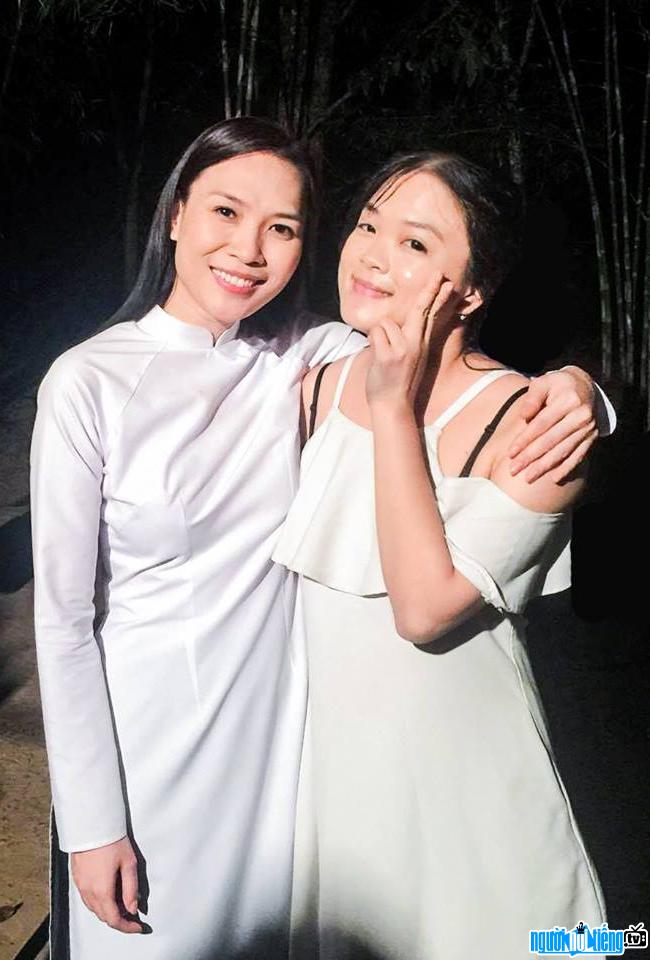 Photo of singer-songwriter Nguyen Thi Minh Chau and singer My Tam