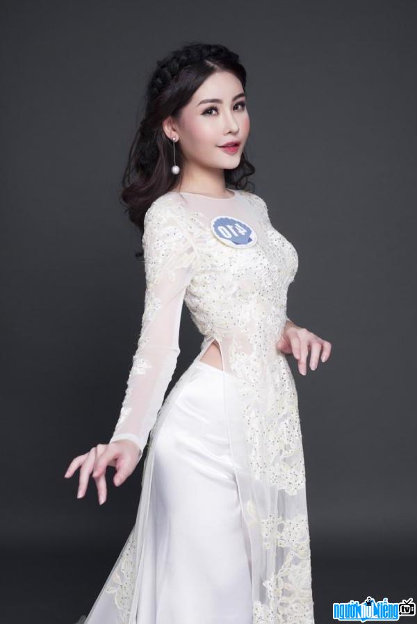  Miss Le Au Ngan Anh graceful in ao dai