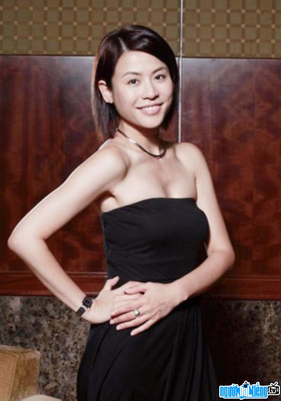  Actress Tuyen Huyen won the award "Hong Kong's most popular actress" for many years in a row
