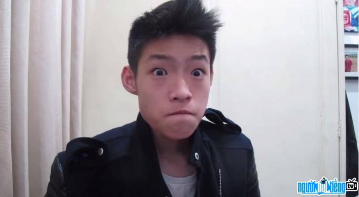 Funny expressions of Vlogger Pham Ha Vu