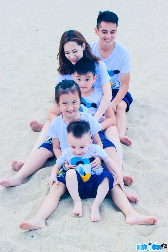  Happy family of Facebook star Tran Ngoc Anh