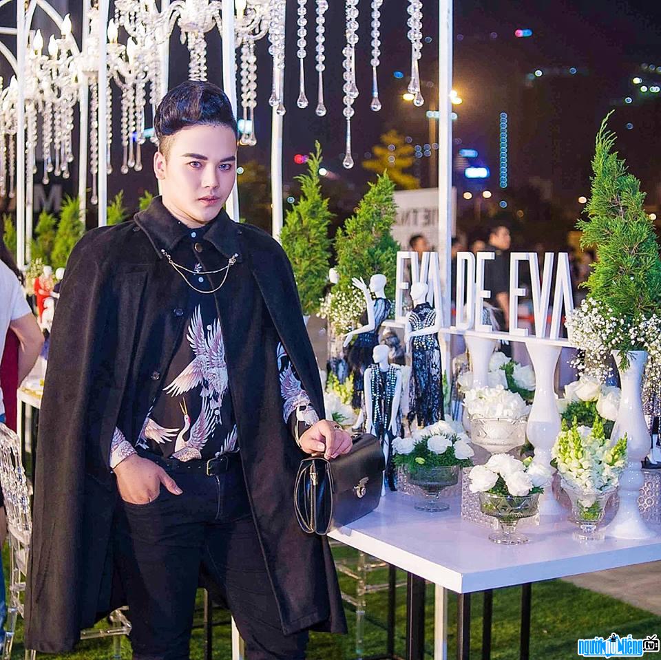 Picture of Bul Nguyen at an event