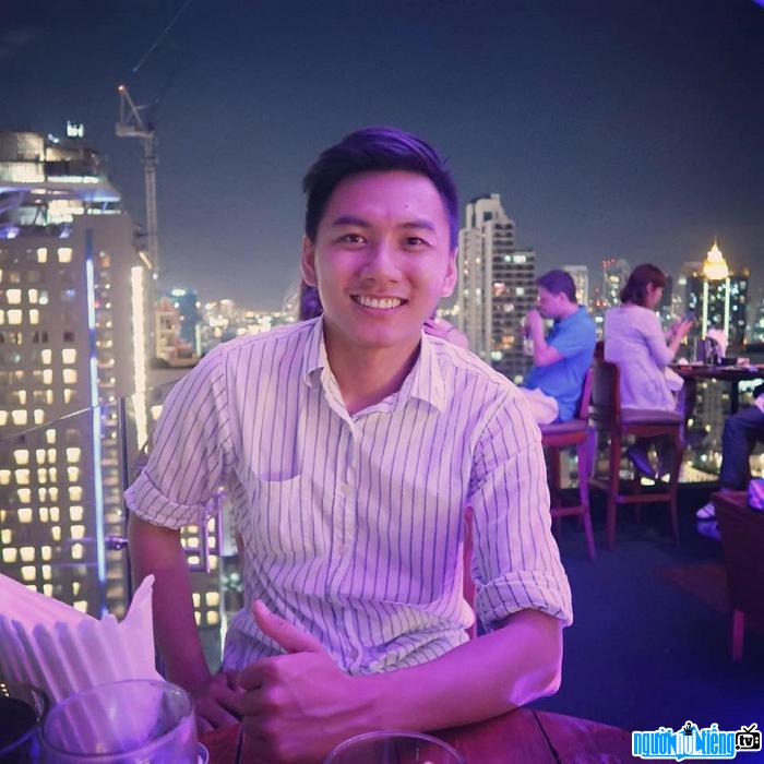 Vlogger điển trai Khoai Lang Thang